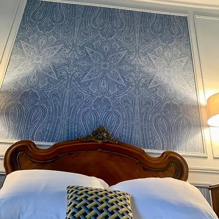 Bed & Breakfast Chateau De Bellefontaine 3*
