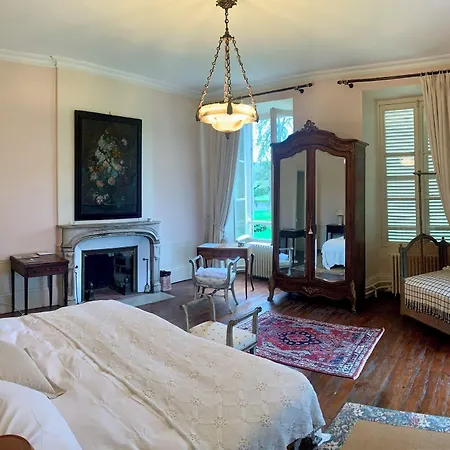 Chateau De Bellefontaine 3*
